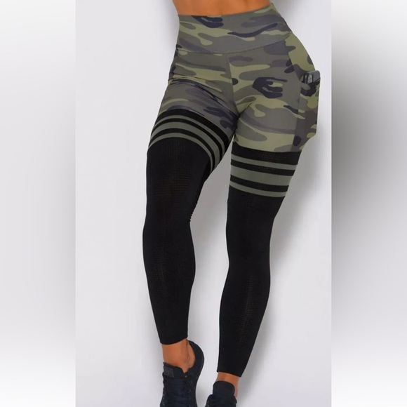 Bombshell Sportswear Pants - Bombshell Sportswear Camo Leggings Size M